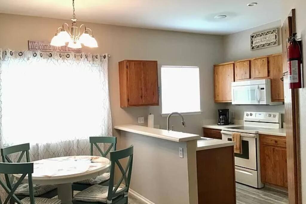 קורפוס כריסטי Cozy Beachside Condo With Pool View מראה חיצוני תמונה